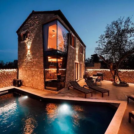 Giulia With Swimming Pool In Privlaka Near Zadar